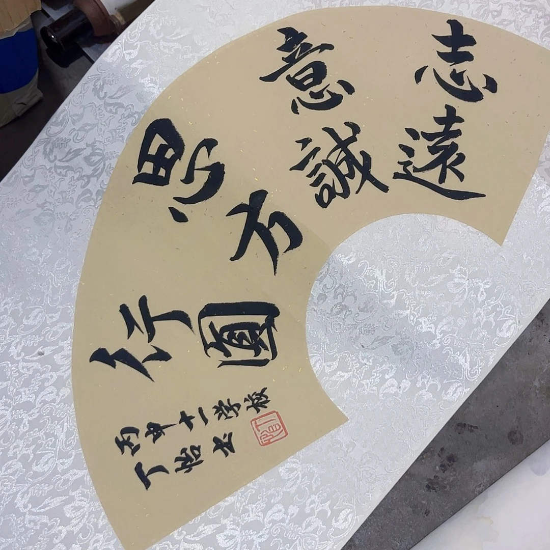 摆件，轴坏，破损，水渍都是正常