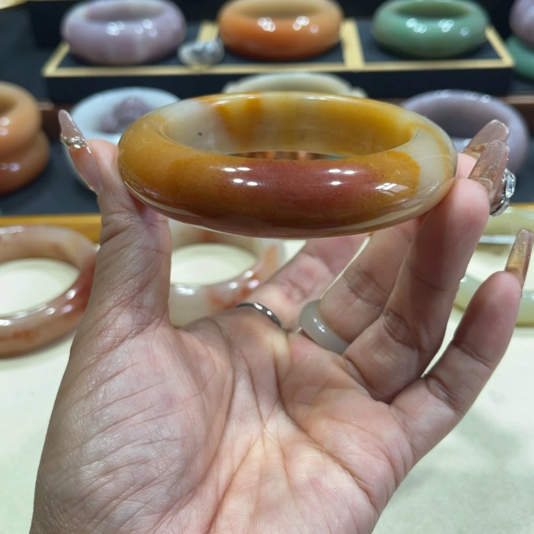 未镶嵌手镯石英岩玉