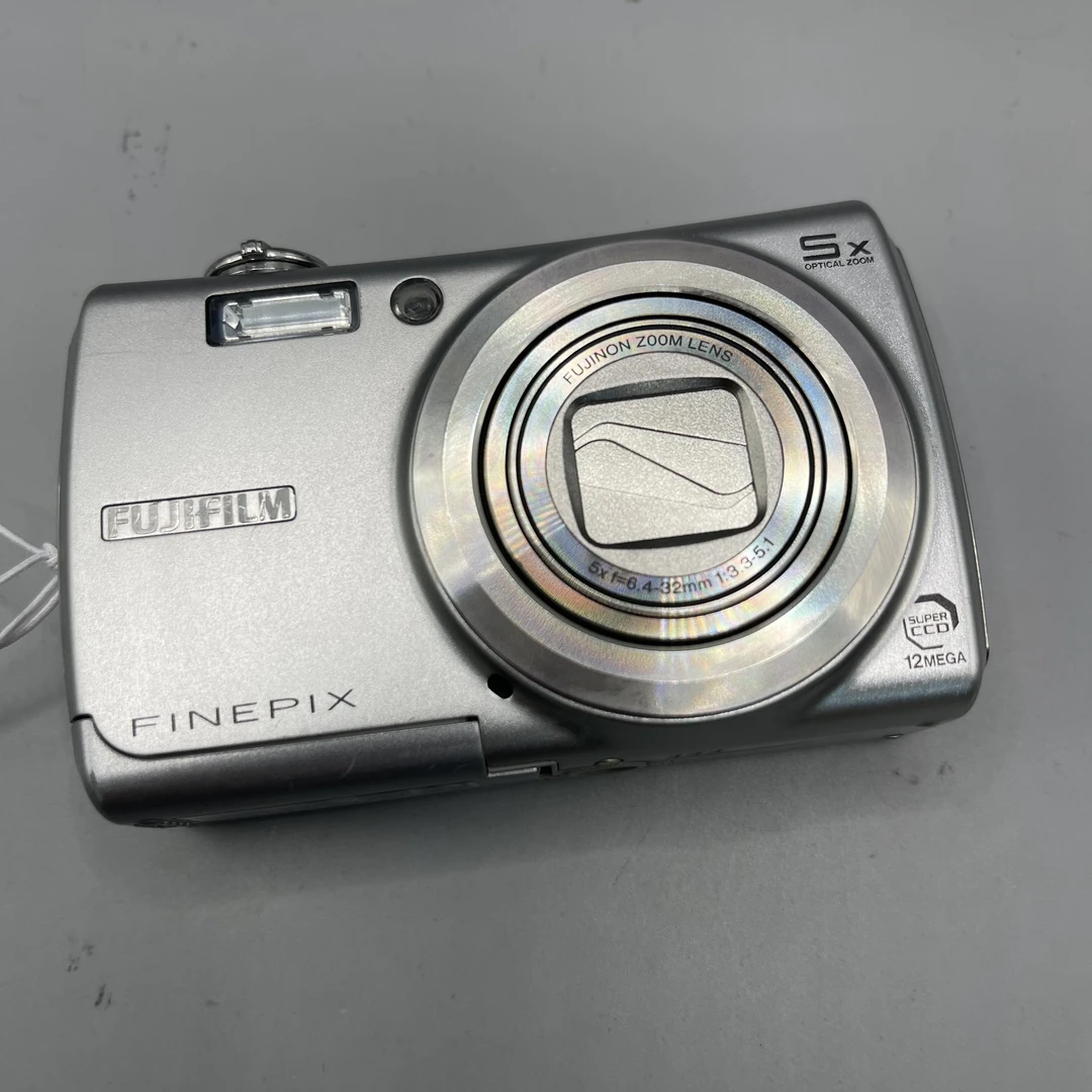 9新 Fujifilm/富士 特价f100 1200万像素5倍光学变焦 屏幕漏液
