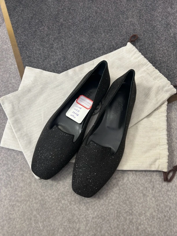 99新 Hermes/爱马仕 爱马仕黑色细闪平底鞋三九半码99新