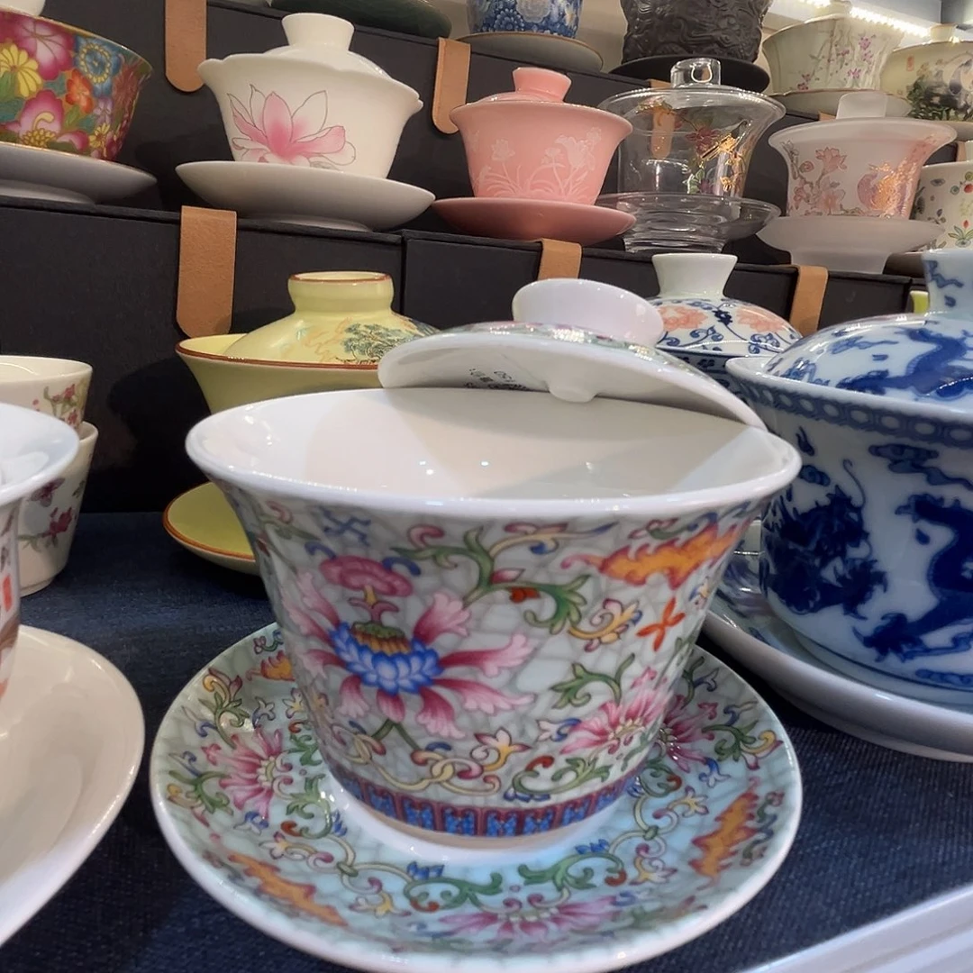 这些盖碗很漂亮！！！