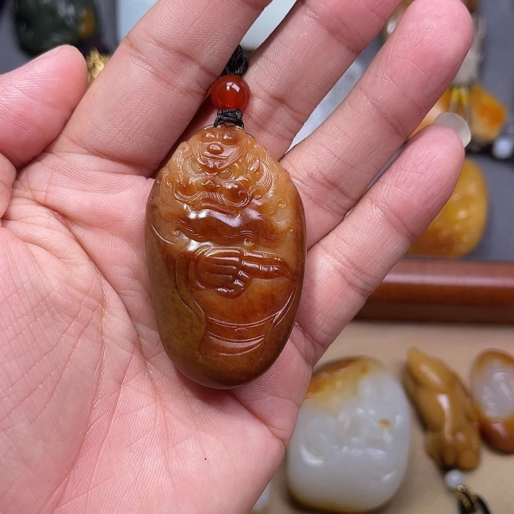 儒***3颈饰未镶嵌和田玉