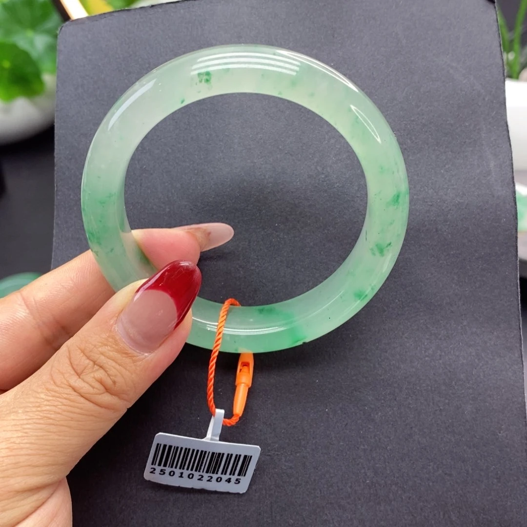 石英质玉手镯未镶嵌甜**猪