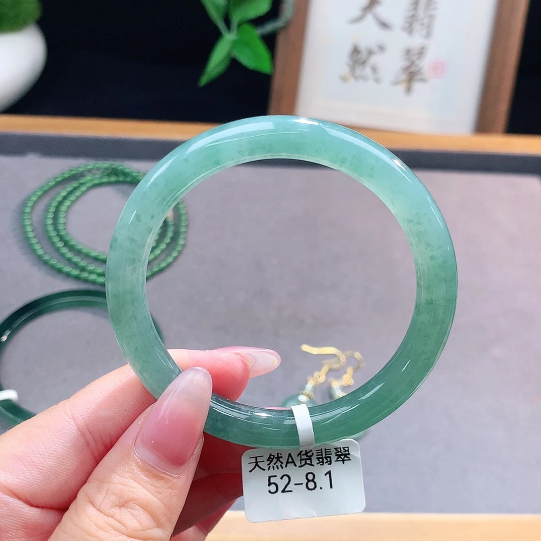 未镶嵌手镯（圆镯）翡翠