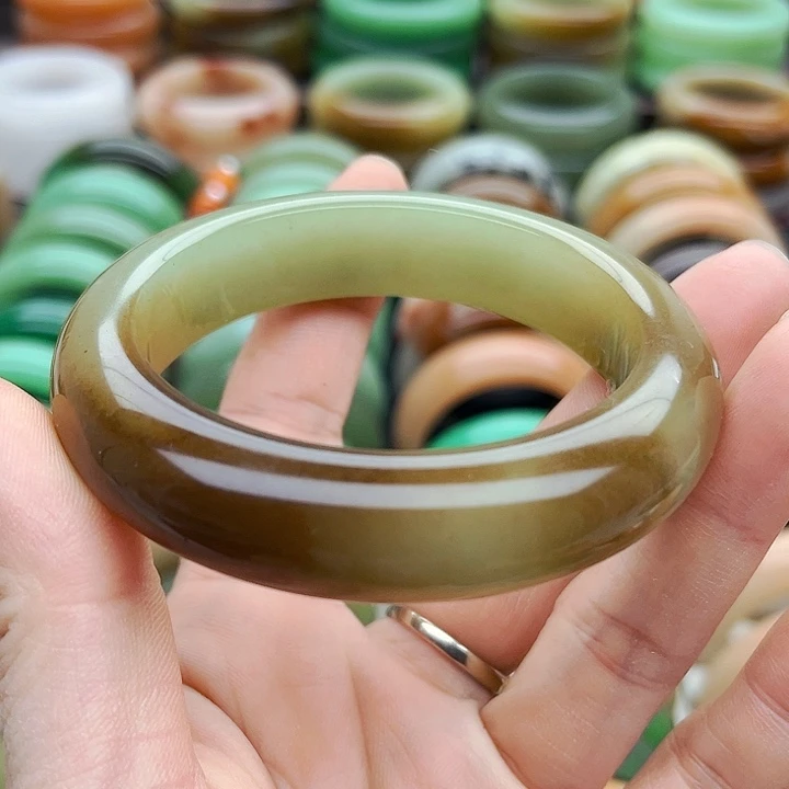 未镶嵌手镯（圆镯）石英质玉