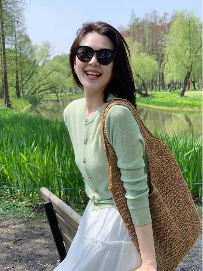 早秋韩系穿搭上衣绿色软糯针织开衫温柔慵懒风短款毛衣外套女春秋