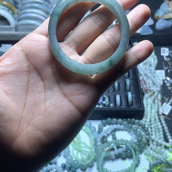 翡翠未镶嵌颈饰手镯