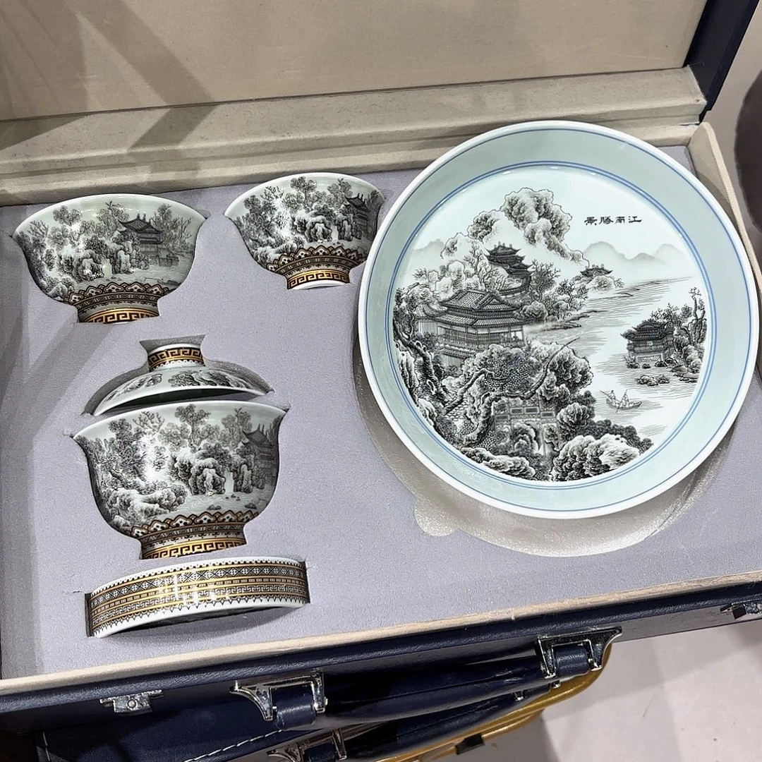 瓷片景德镇瓷器精品陈列