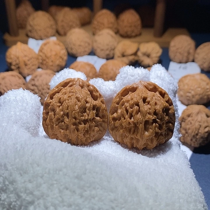 裤***难桃核吊坠妖刀南疆