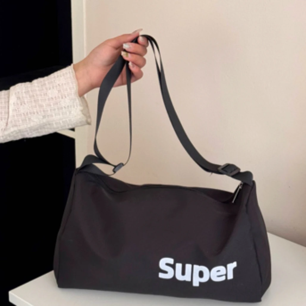 男女同款新款百搭时尚休闲旅行出行多功能单肩斜跨包高品质简约