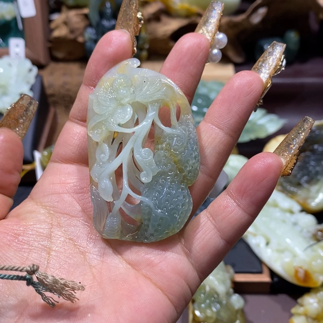 蛇纹石玉颈饰未镶嵌