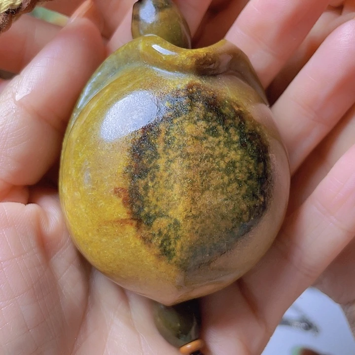 未镶嵌岫岩河磨玉（透闪石质玉）把件