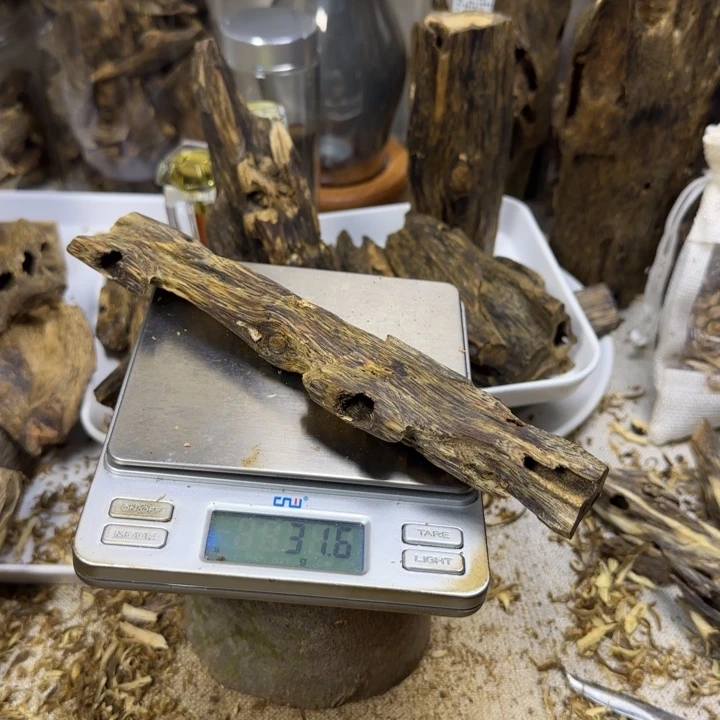 沉香红棋虫漏香31克