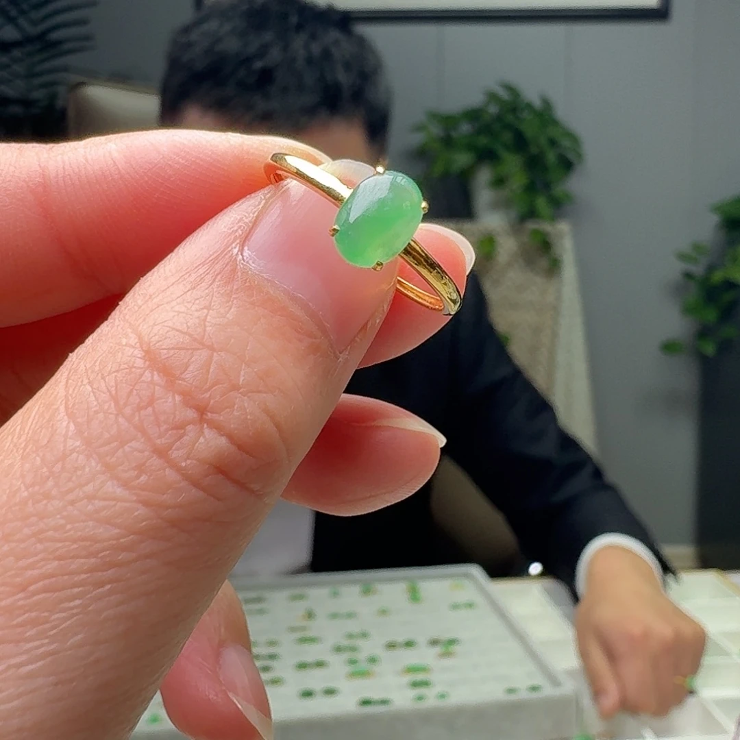 翡翠18K金镶嵌戒指天然
