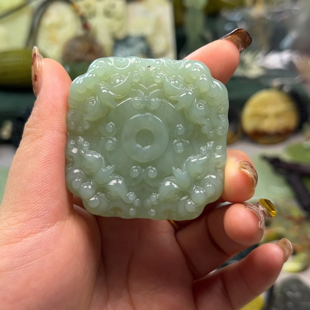 蛇纹石玉颈饰未镶嵌哈*嘿