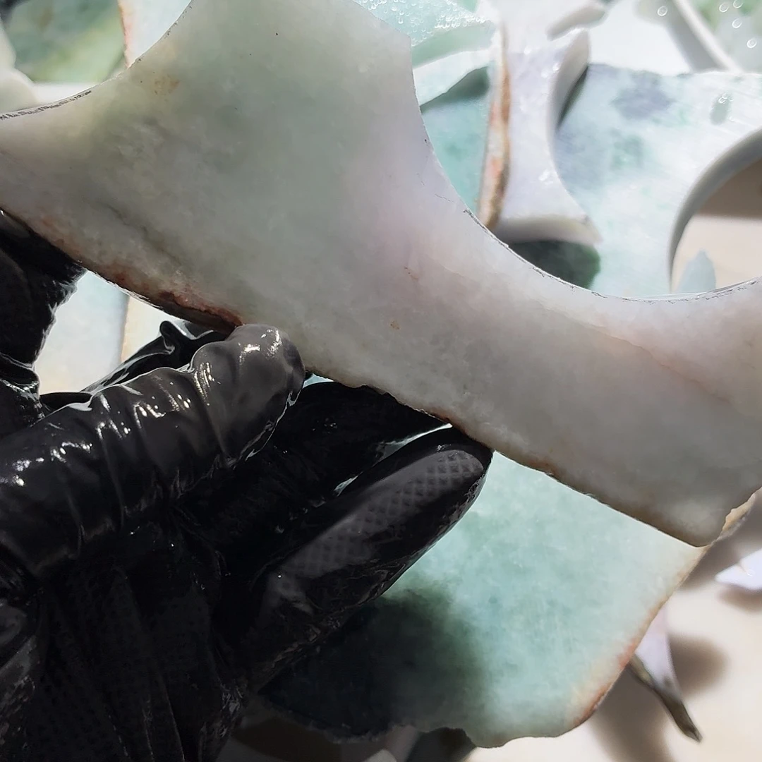 翡翠未镶嵌颈饰边角料