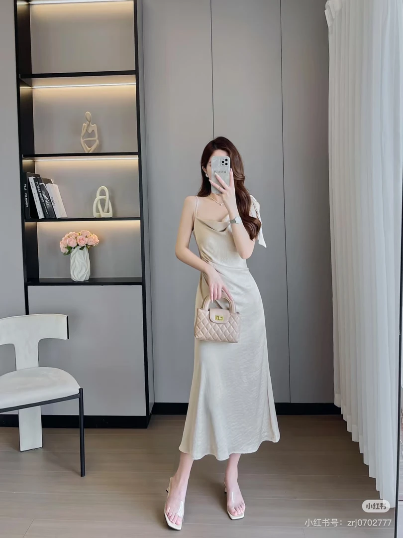 精品时尚气质通勤百搭吊带裙