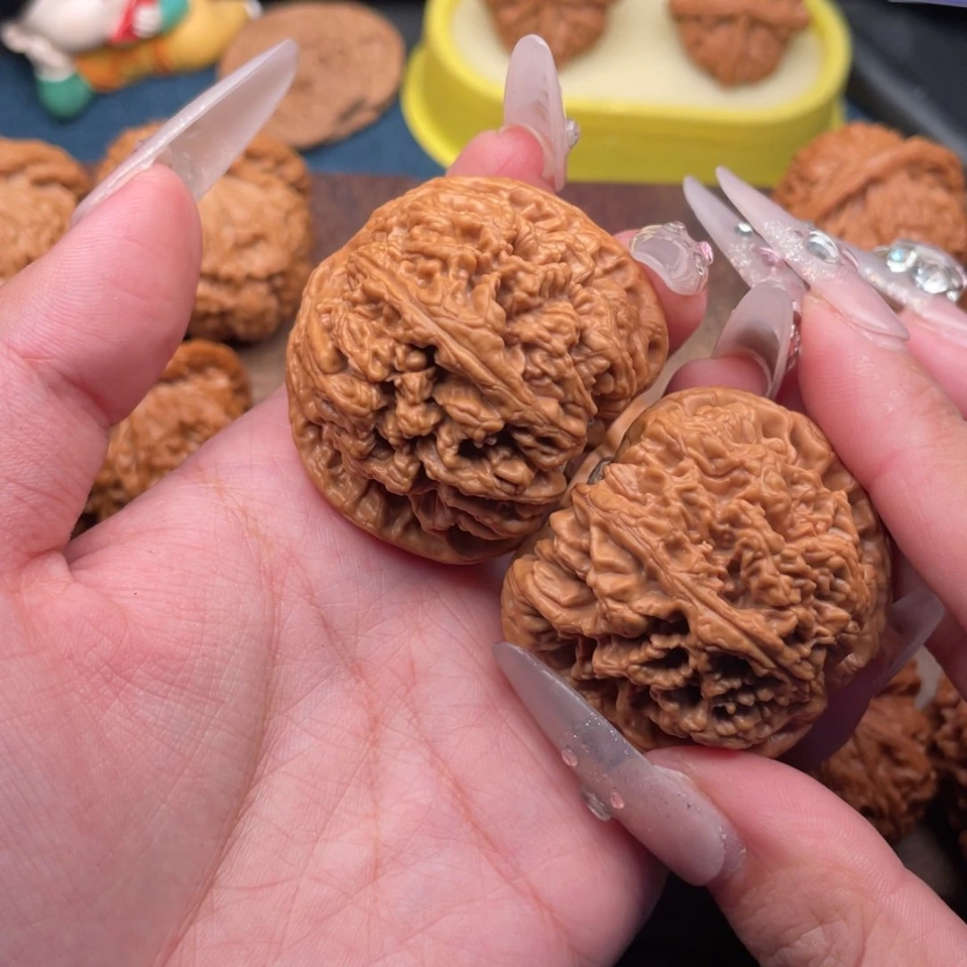 郭***琪文玩核桃吊坠全品球筋44