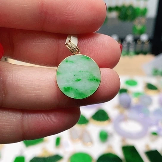 翡翠颈饰18K金镶嵌挂件