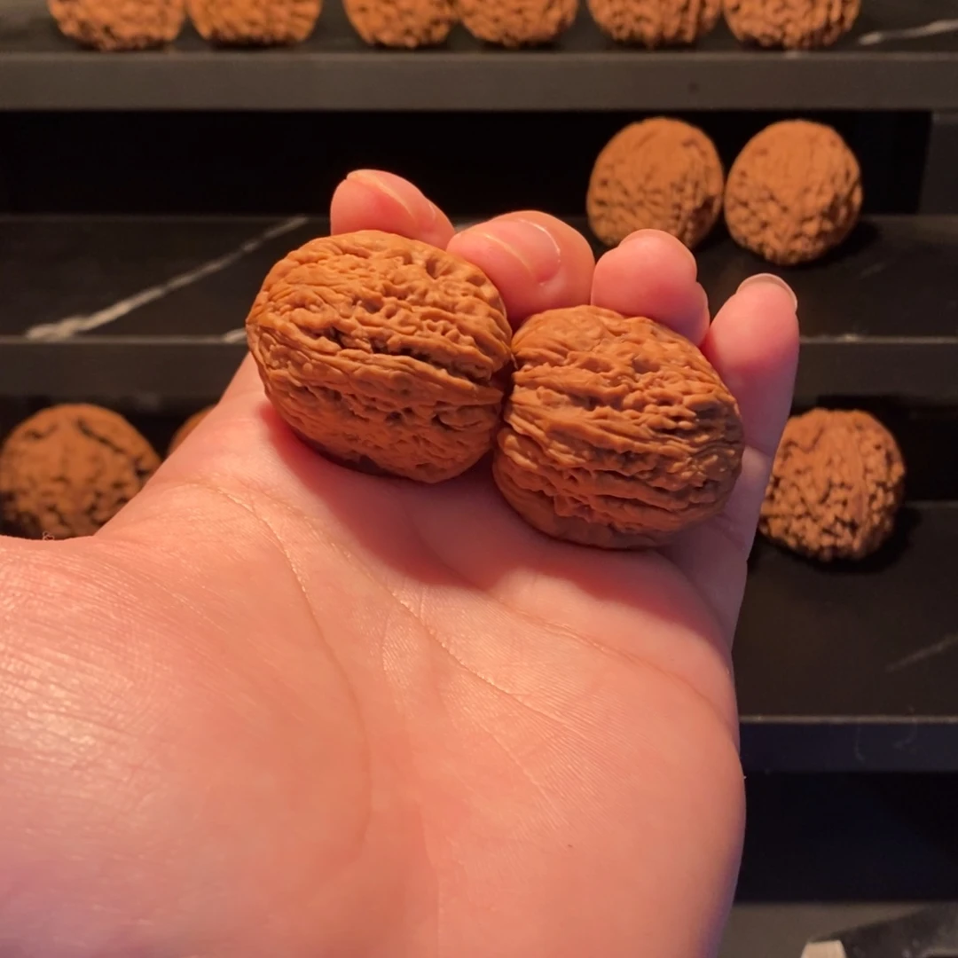 文玩核桃把件32拉丝凹底南疆石（全品