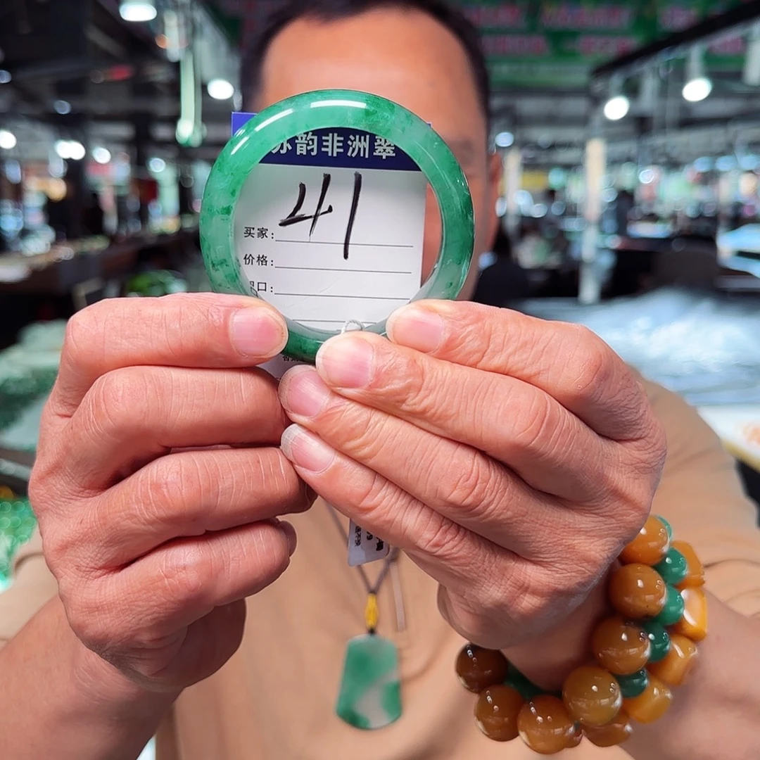 石英质玉（非洲翠）未镶嵌手镯57+