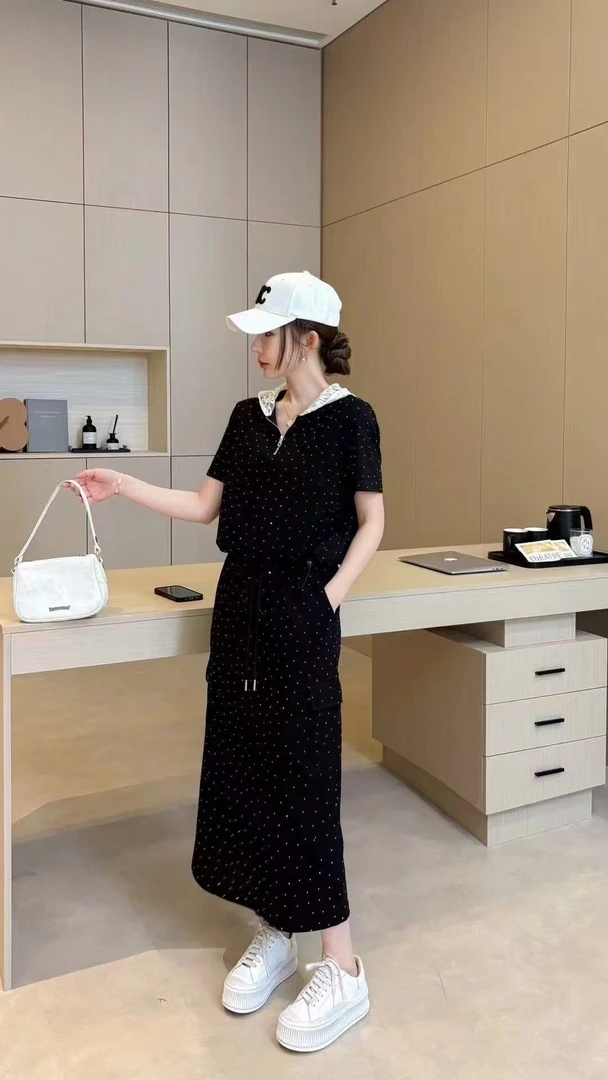 637春夏新款套裙亮钻连帽休闲套装