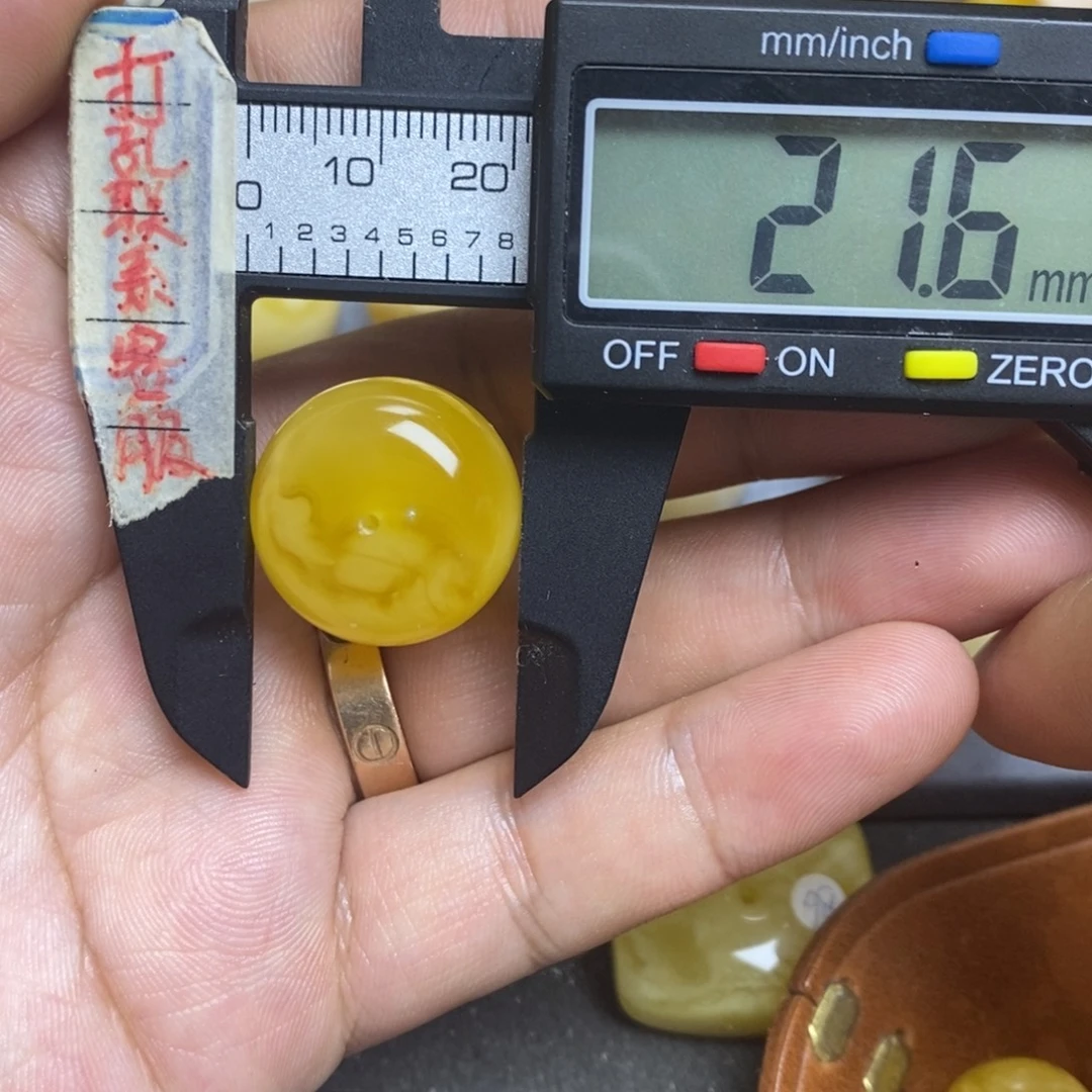裸石蜜蜡未镶嵌21.6x14.9微瑕墩子