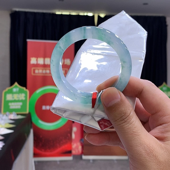 翡翠手镯未镶嵌缅甸翡翠