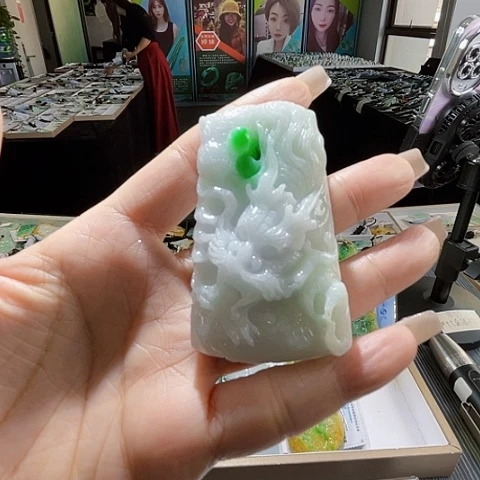 颈饰未镶嵌翡翠一个