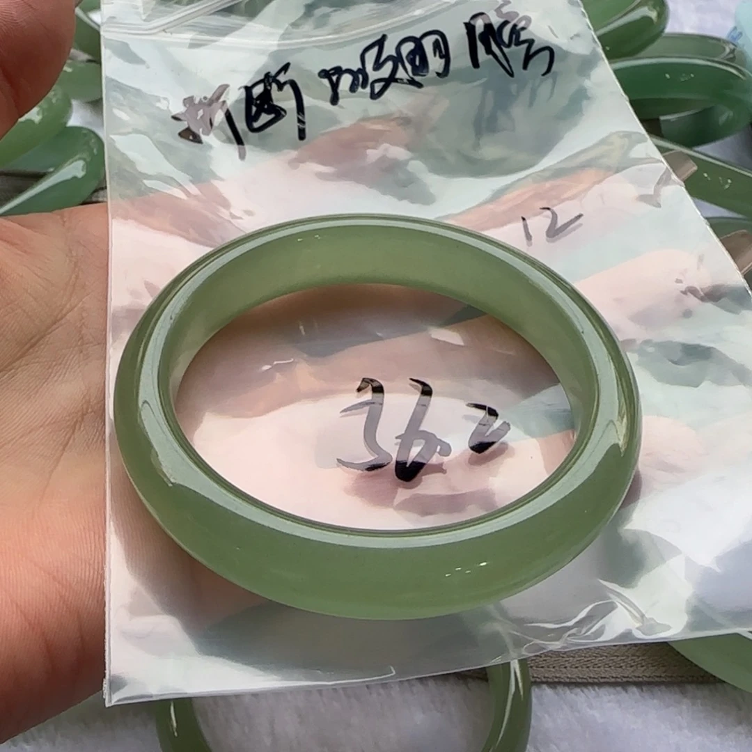 东陵石手镯未镶嵌