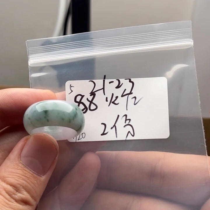 翡翠戒指未镶嵌明天