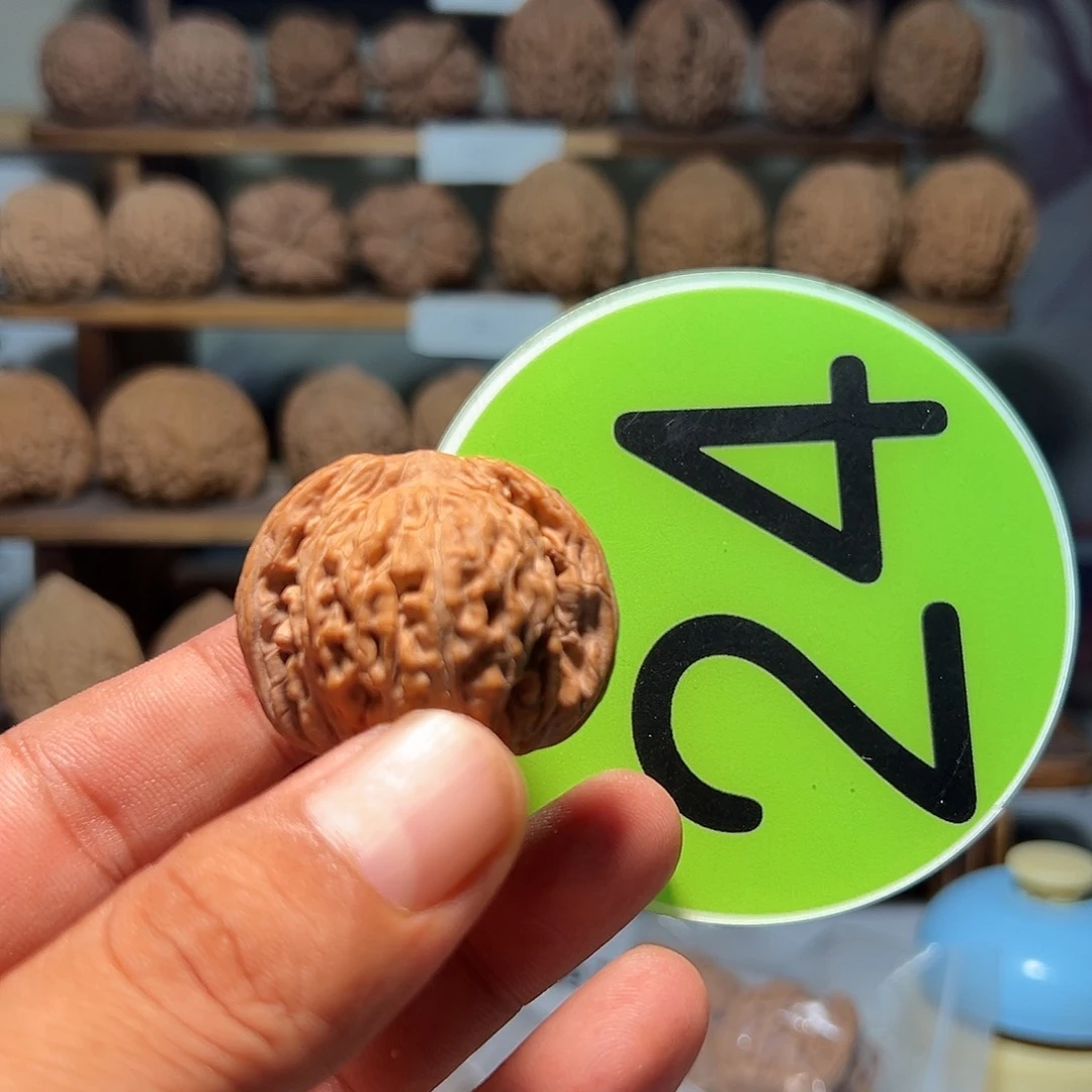 反****格文玩核桃，绿色24号