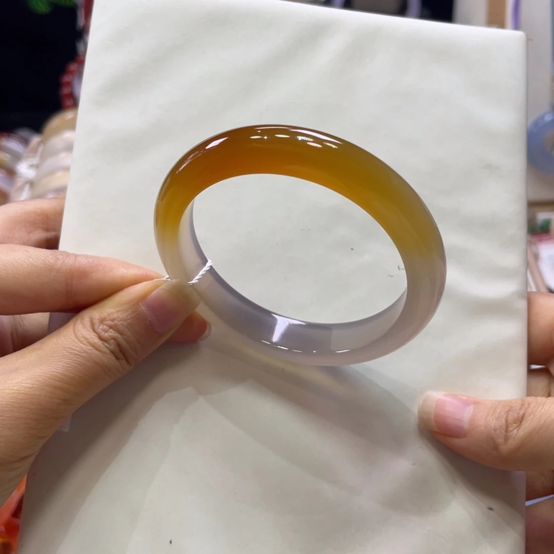 玛瑙/玉髓手镯未镶嵌不同光线不同角度色不同