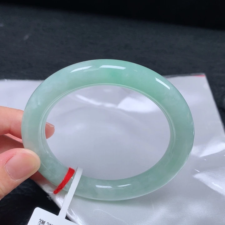翡翠未镶嵌手镯（圆镯）