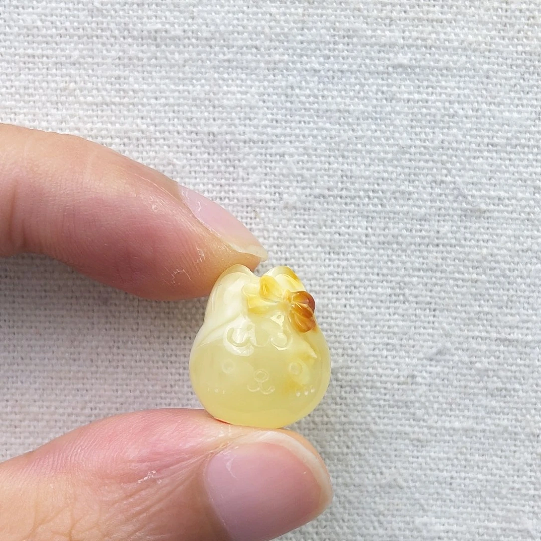 琥珀未镶嵌裸石小兔