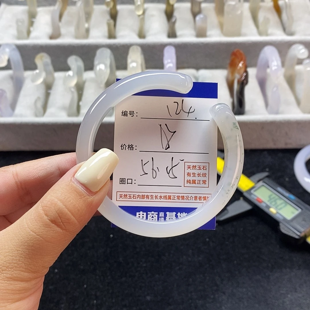玛瑙/玉髓手镯未镶嵌124