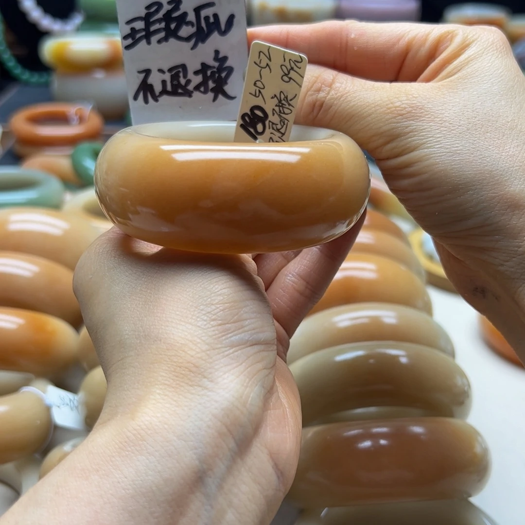 石英岩玉未镶嵌手镯