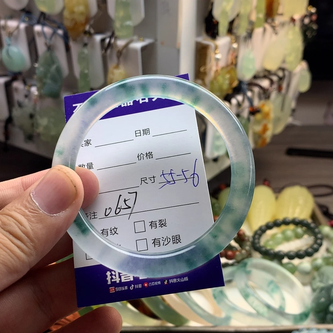 【闪购商品】石英质玉手镯未镶嵌辰*