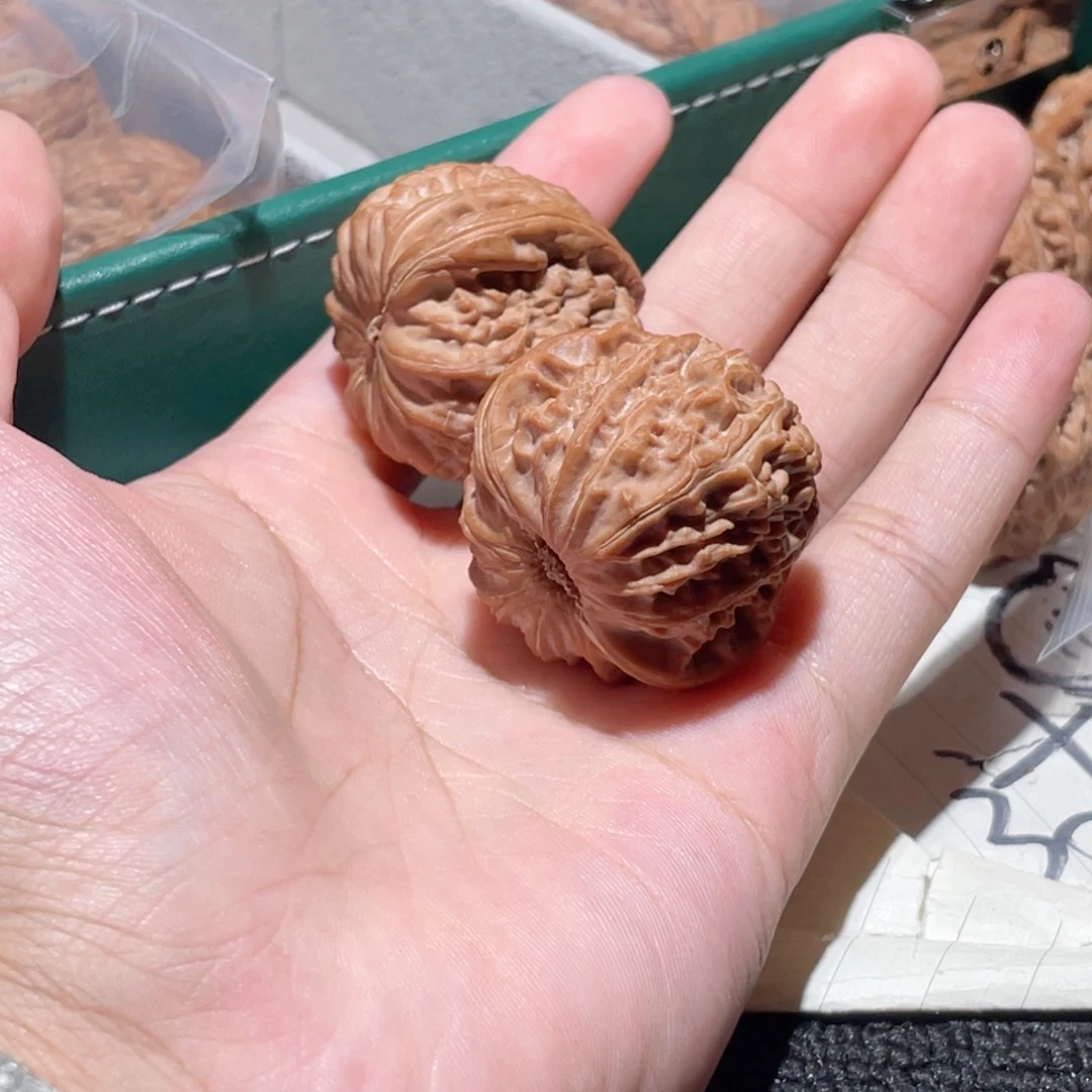 逆***流文玩核桃吊坠37.5三角白