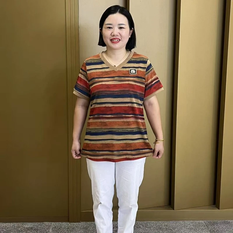 夏季新款V领彩虹条遮肉显瘦时尚百搭减龄大码上衣