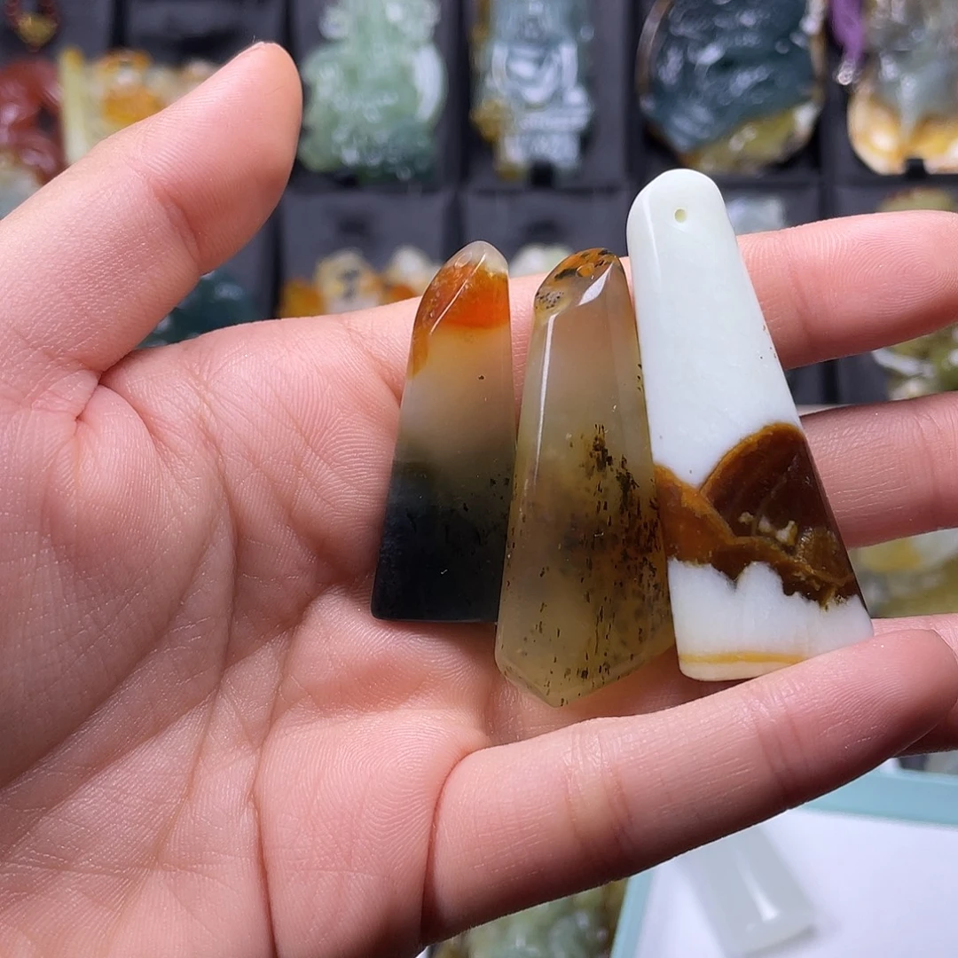 热***活蛇纹石玉未镶嵌颈饰