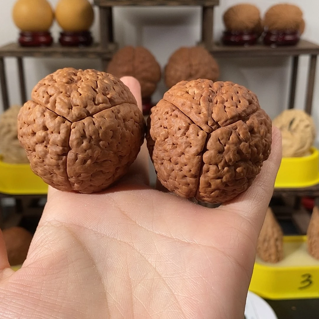 吊坠文玩核桃连**元三瓣脑纹金刚微色4953