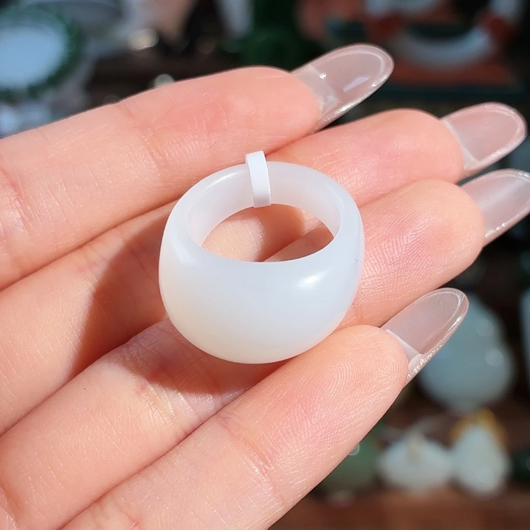 l***S和田玉未镶嵌戒圈T