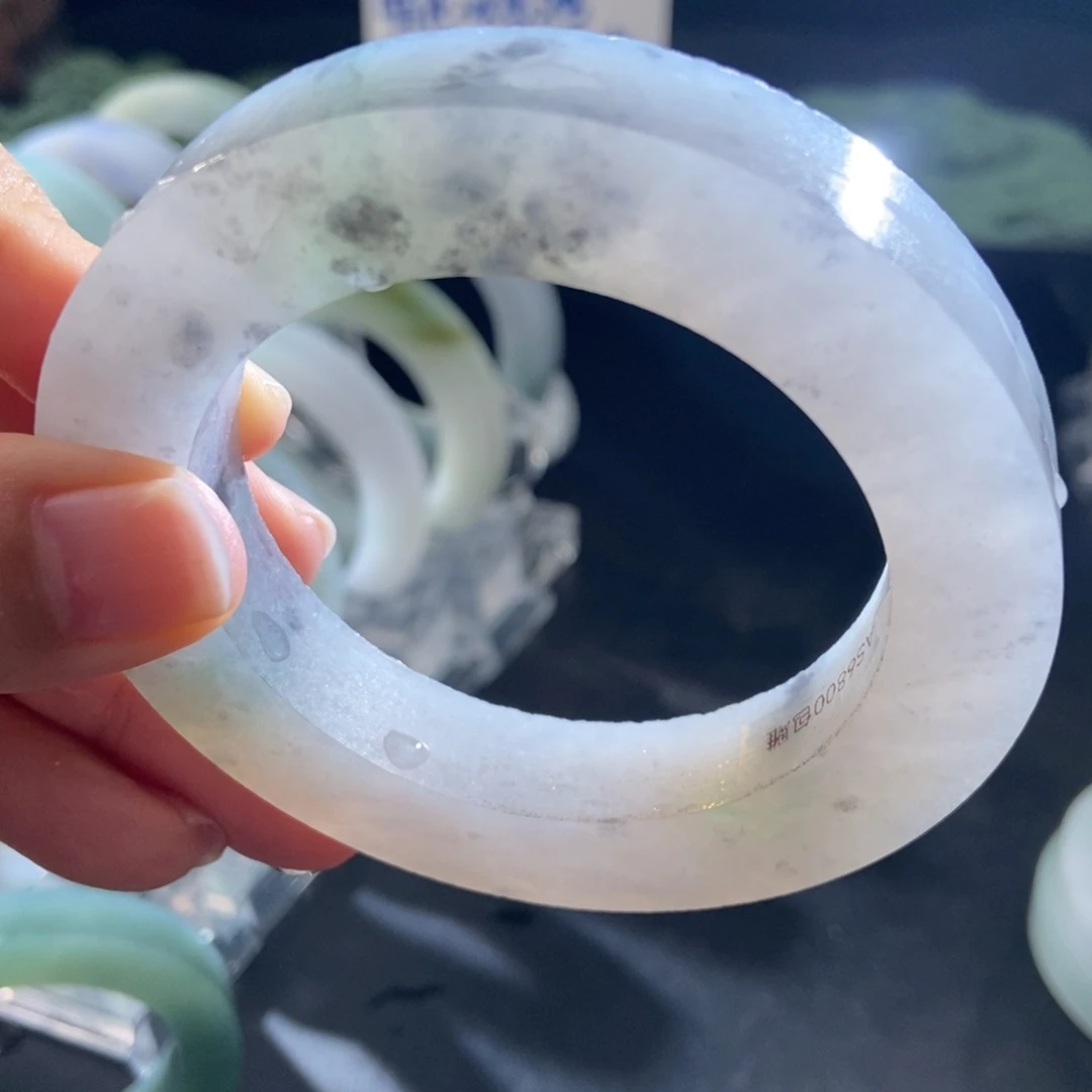 未镶嵌翡翠手镯定制翡翠