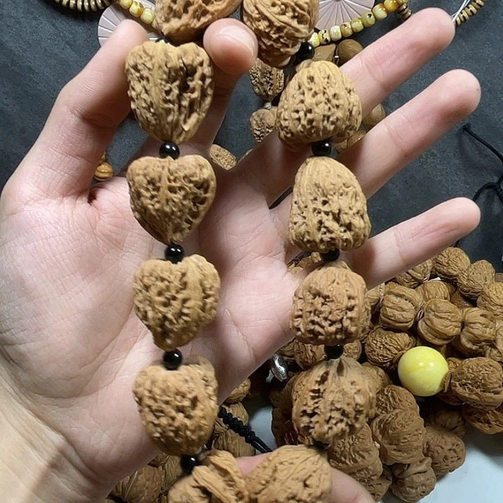 强***哥文玩核桃吊坠南疆手串