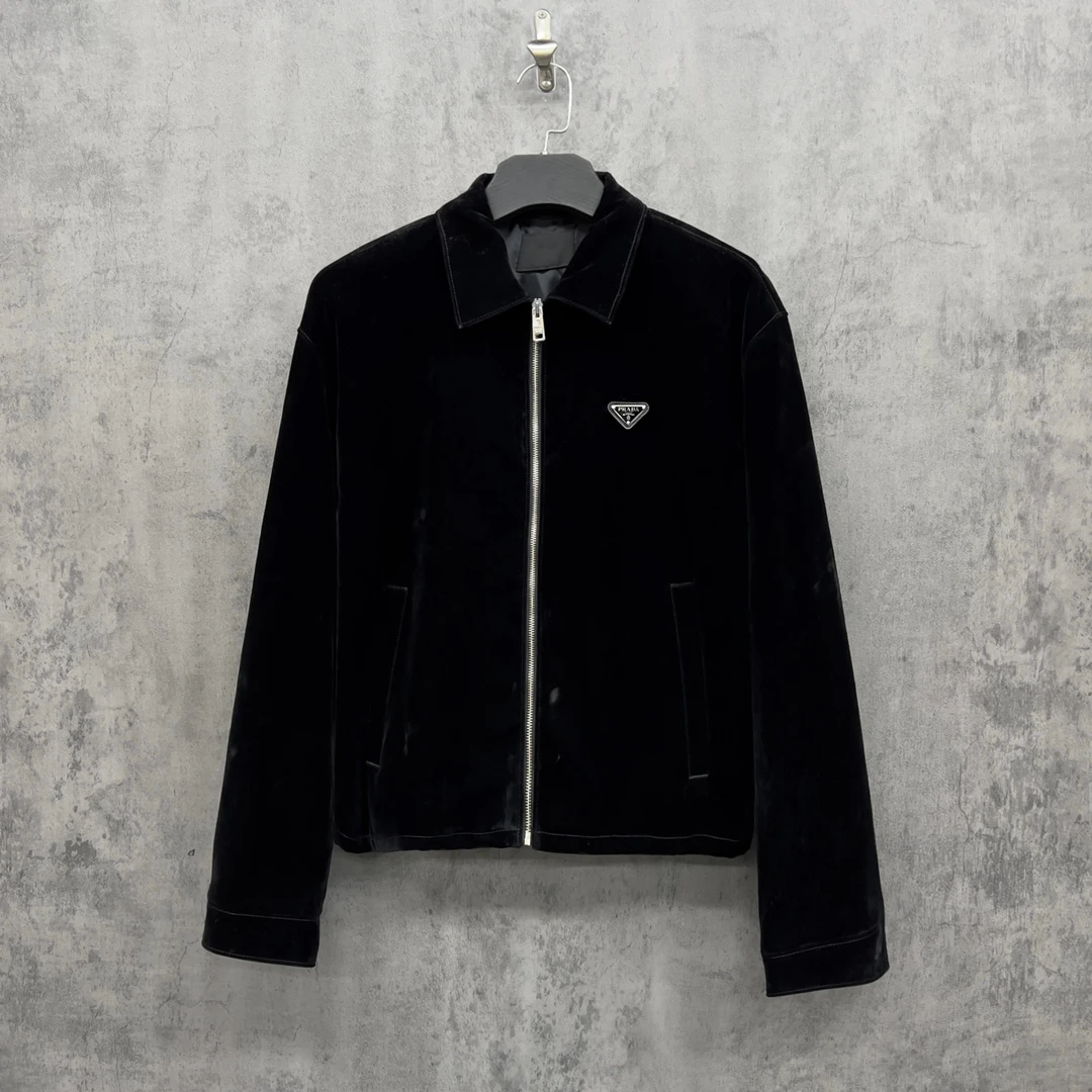 99新 Prada/普拉达 最新款天鹅绒三角标Logo夹克/WK110/L码/宽松
