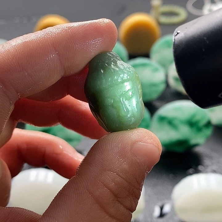 颈饰未镶嵌和田玉（青玉）2