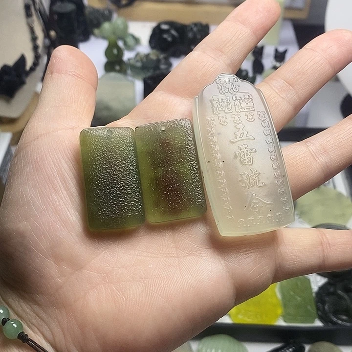 合金蛇纹石玉颈饰阿*