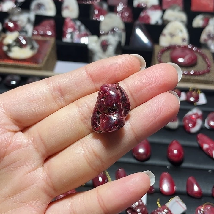 天然辰砂全透无根砂吊坠15.4克