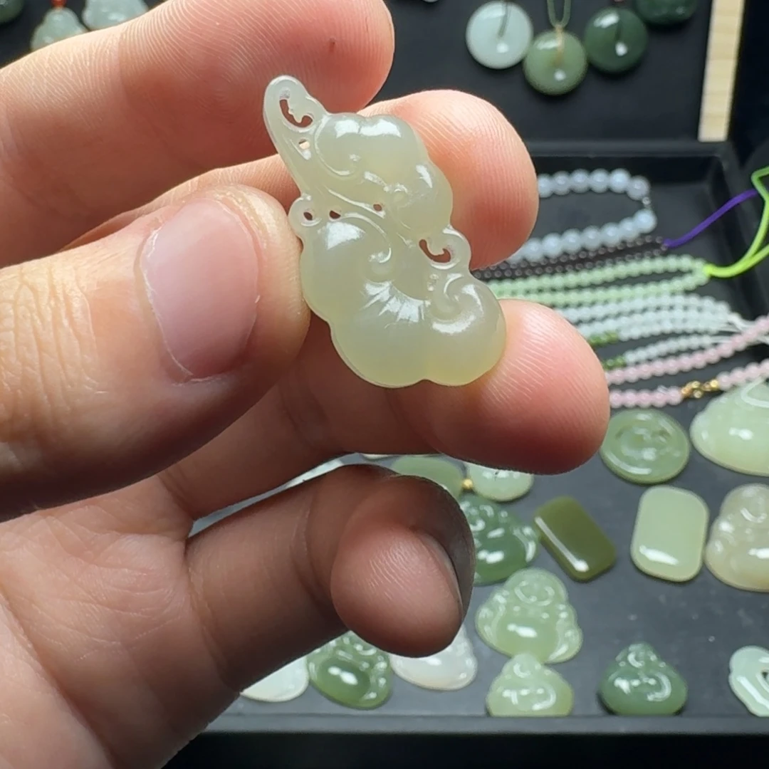 和田玉未镶嵌颈饰